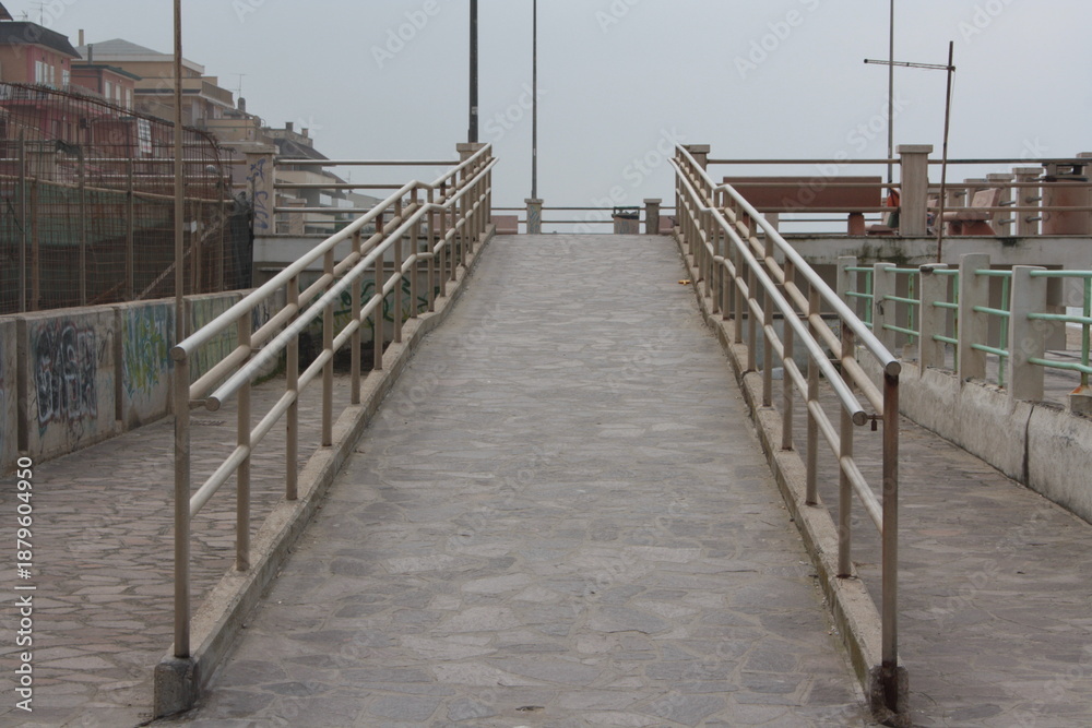 Obraz premium bridge over the beach 