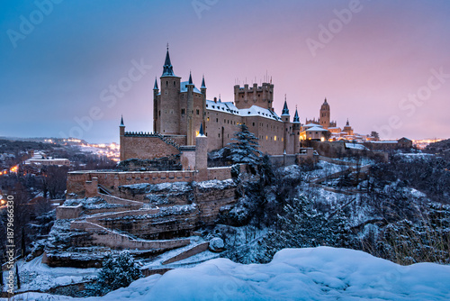 Tableau sur toile Alcazar of Segovia illuminated in winter, Spain