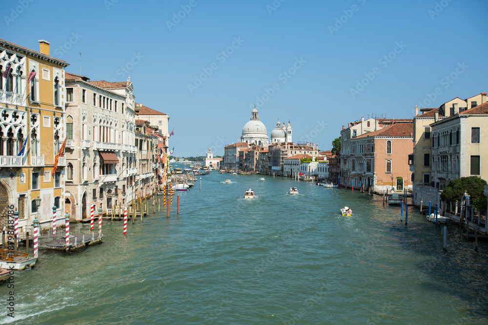 Fototapeta premium Venice, Italy, view of the city canal. Beautiful view of the old bridge in the evening.beautiful view of the Old Town