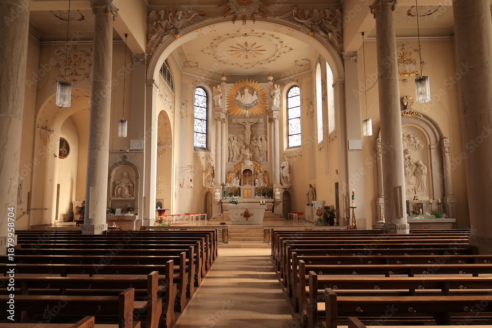 Obraz premium Historische Kirche im Zentrum von Haslach im Schwarzwald