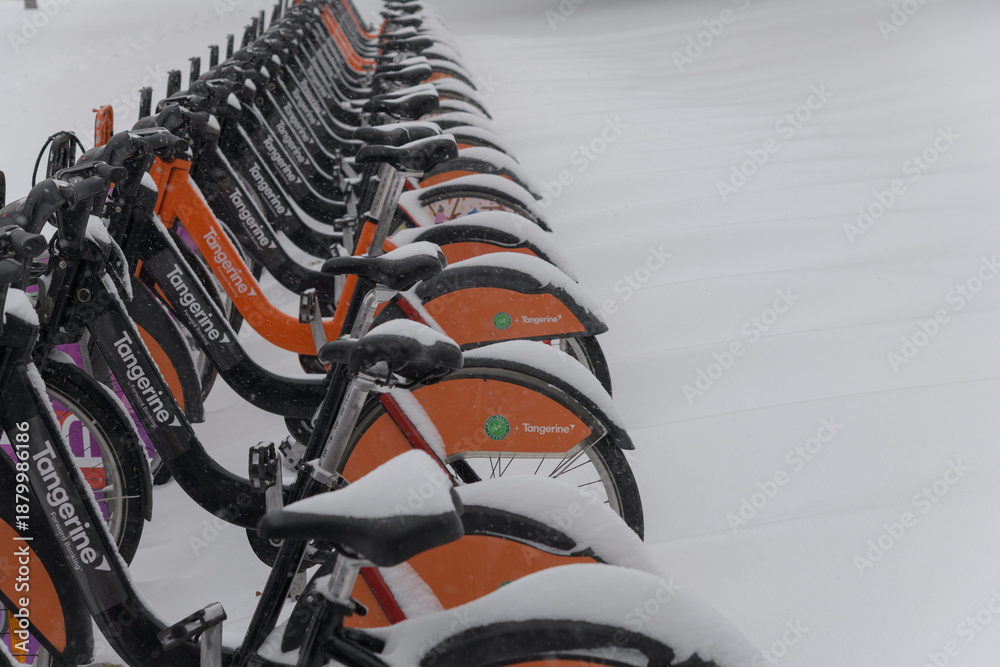 Naklejka premium rental bikes in a storm storm, Toronto