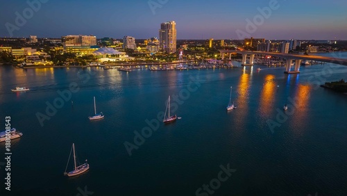 Φωτογραφία Coachman Park and downtown Clearwater, Florida at dusk showing moored sailboats