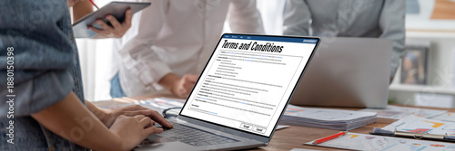 Foto Digital legal contract provide terms and conditions document on computer screen