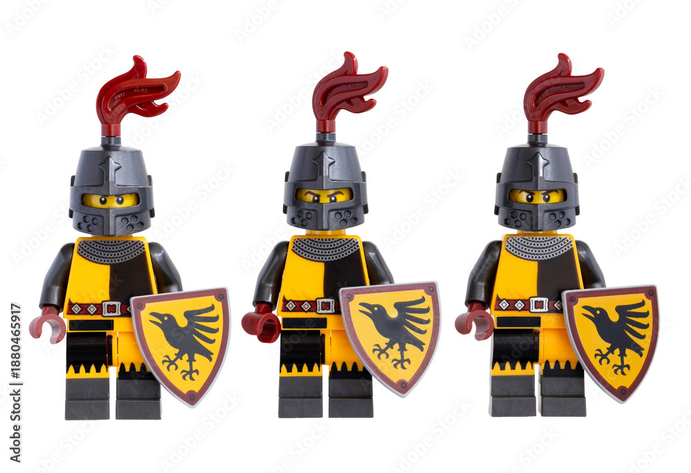 Fototapeta premium Dortmund - Deutschland 15. Januar 2026 Lego Drei Minifiguren Ritter mit Schild - Studio Aufnahme