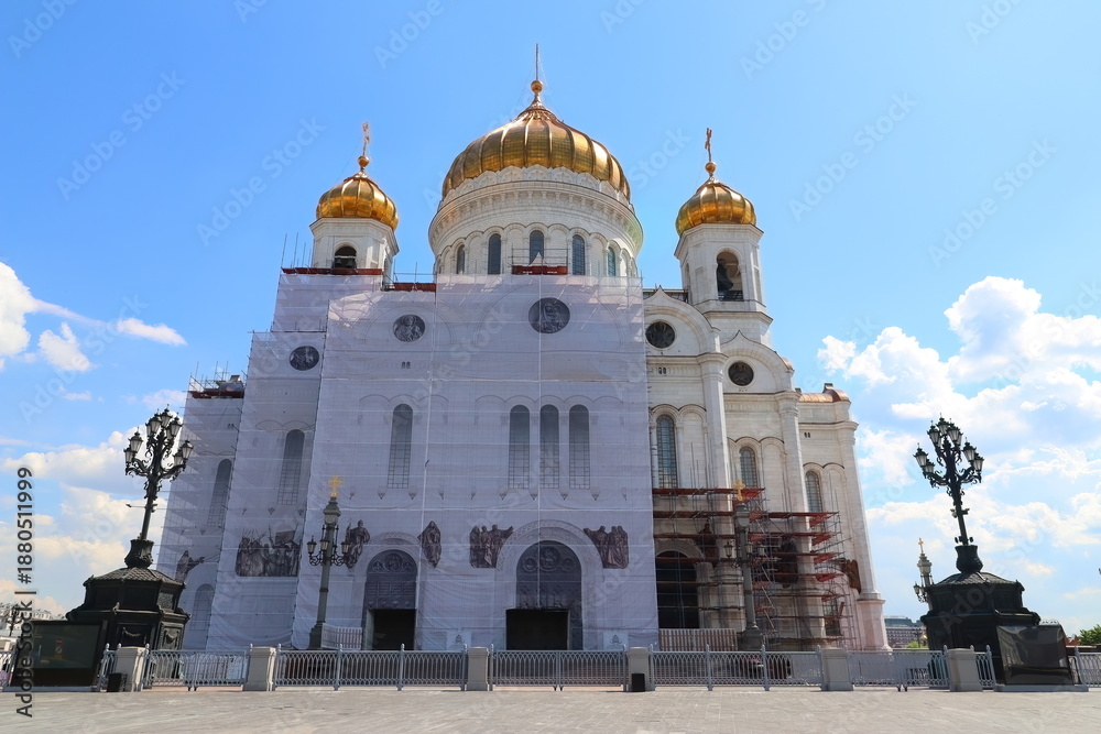 Obraz premium Cathedral of Christ the Saviour in Moscow, Russia is one of the city's most iconic landmarks