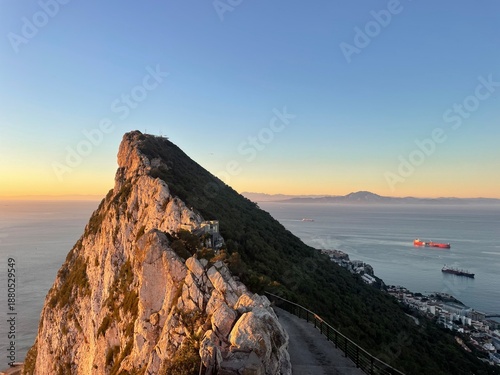 Foto Sunset on the rock of Gibraltar looking south to North Africa