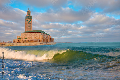 Foto Great Hassan II mosque at dusk - Casablanca, Morocco
