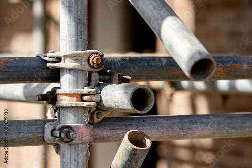 Foto Close-up at scaffold parts, tubes and joints installed on building site