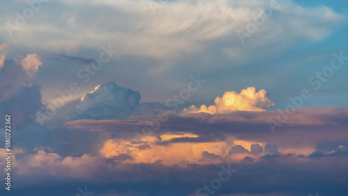 Cuadro en lienzo Ciel d'orage au coucher du soleil