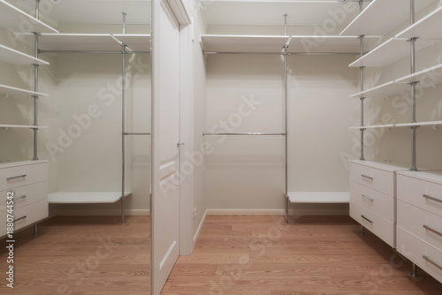 Quadro em tela Modern Walk-In Closet Interior with Built-In Shelving, Drawers, and Hanging Rail