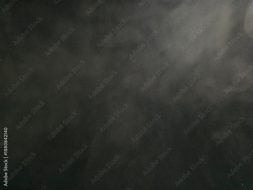 Obraz premium Smoke rises in dark space, creating a mysterious atmosphere in an indoor setting at night