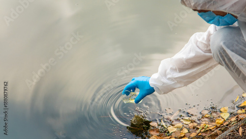 Cuadro en lienzo Take water samples for analysis. Selective focus.