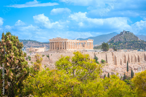 Photos Le Parthénon, vestiges du site de l'Acropole, à Athènes en Grèce.