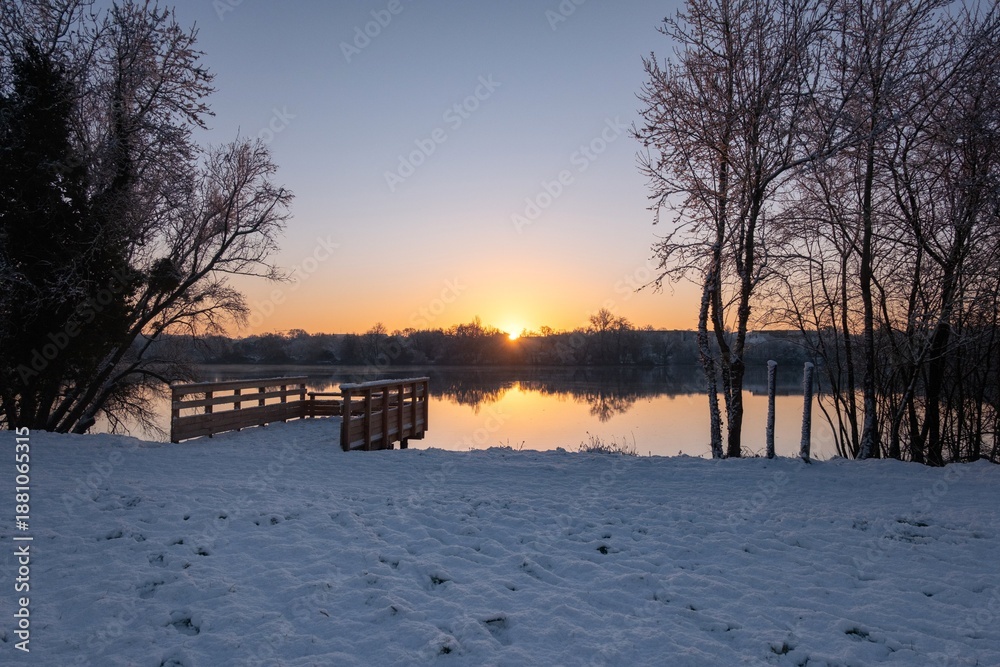 Fototapeta premium Paysage urbain exceptionnel sous la neige sur l'île de Nantes