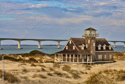 Foto A view of an abandoned house on the beachat the Oregon Inlet Station in Nags hea