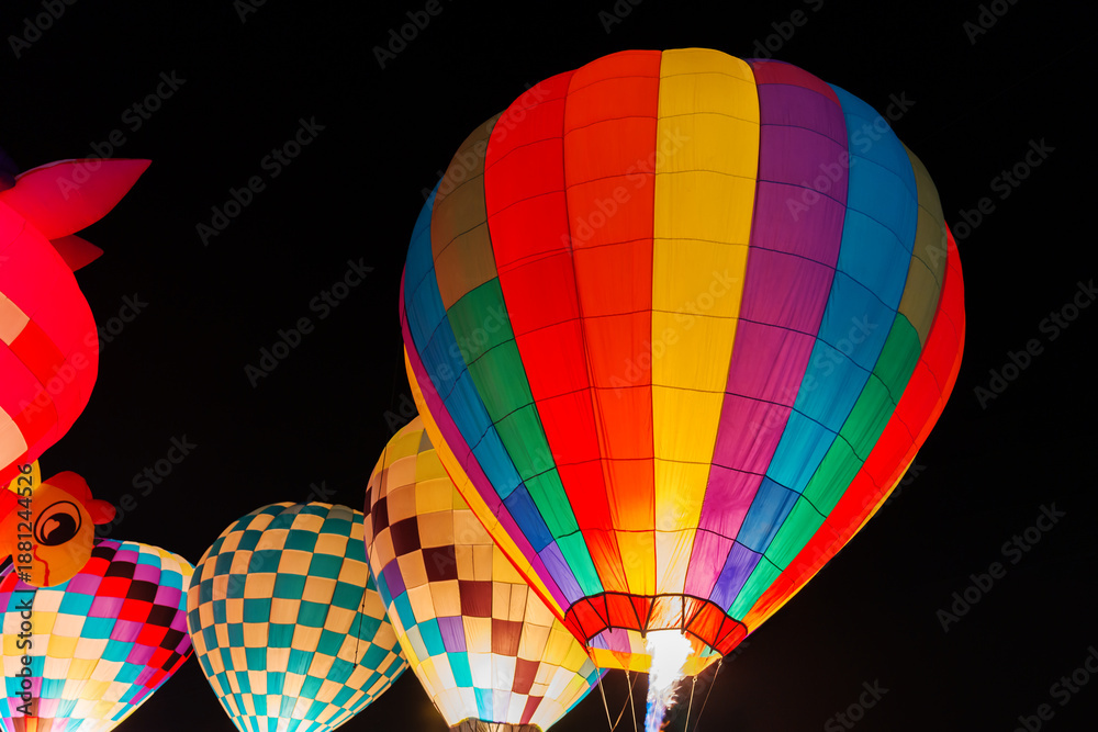 Obraz premium colorful hot air balloons glowing against dark night sky