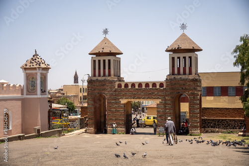 Fotografie Gate of the Enda Mariam Cathedral of the Eritrean Orthodox Church in Asmara, Eri