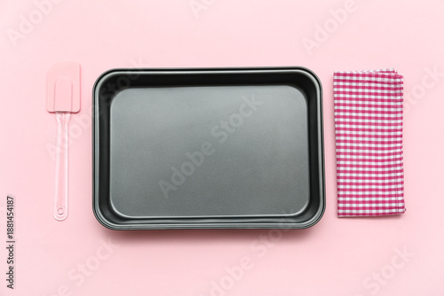 Baking tray, spatula and na...