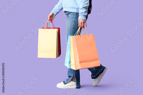 Young woman with shopping b...