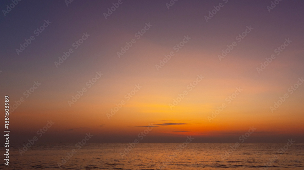 Obraz premium Soft morning light before sunrise with a calm sky and gentle color tones