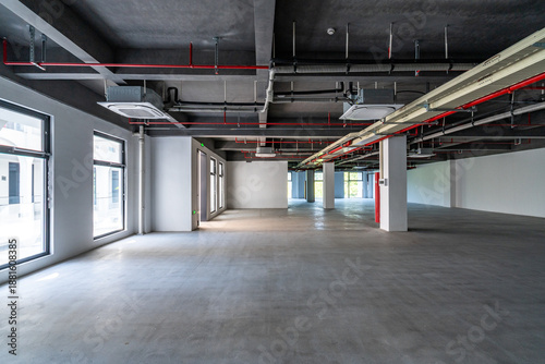 Tableau sur toile Empty commercial space with exposed ceiling pipes