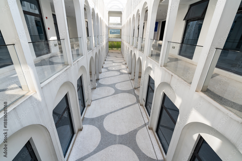 Naklejka premium White arched architectural corridor under blue sky