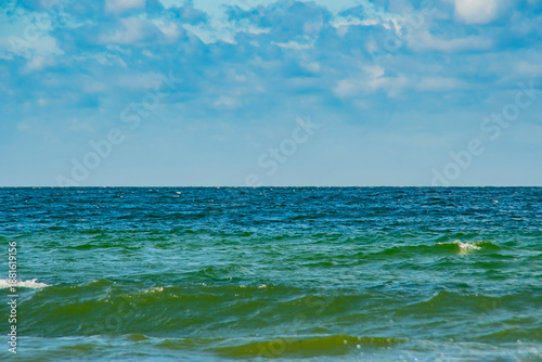 Photos A panorama of sea waves and sky stretching to the horizon