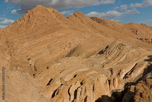 Photos View of the Djebel el Negueb mountain range near Chebika oasis in Tozeur province