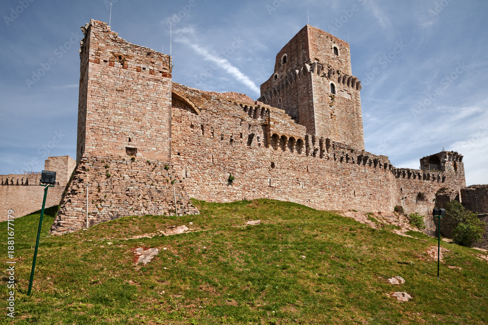 Obraz premium Assisi, Perugia, Umbria, Italy: the medieval castle Rocca Maggiore, an imposing fortification on the hill overlooking the ancient village