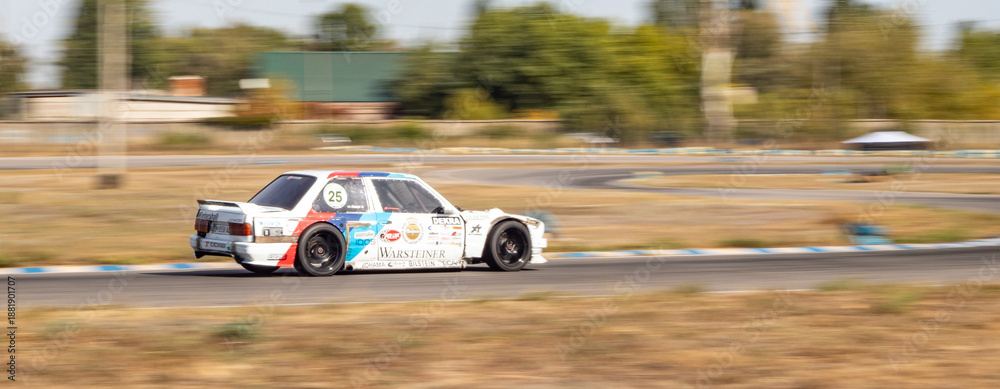 Obraz premium racing car. motorsport. circuit racing. dangerous moments on the track. high vehicle speed. sharp turn. demolition of wheels.