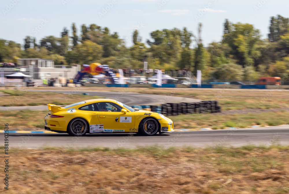 Obraz premium racing car. motorsport. circuit racing. dangerous moments on the track. high vehicle speed. sharp turn. demolition of wheels.