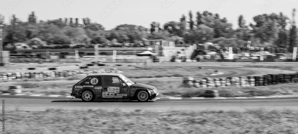 Obraz premium racing car. motorsport. circuit racing. dangerous moments on the track. high vehicle speed. sharp turn. demolition of wheels.