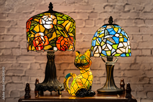 Tableau sur toile Cat Lamp with two Tiffany Lamps