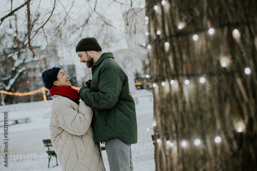 Couple enjoying a winter da...