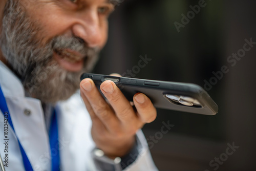 Canvas Print Doctor communicating with smartphone using voice message