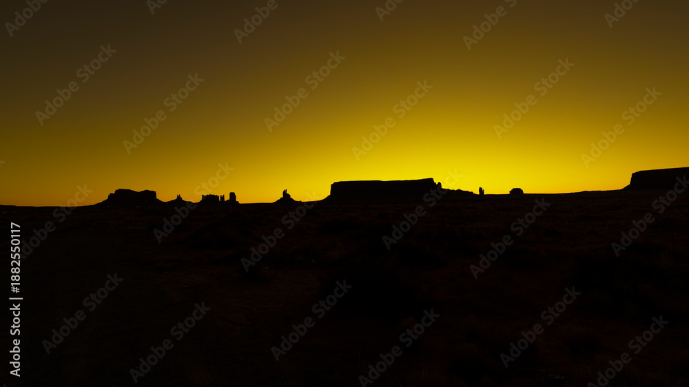 Obraz premium Sunrise at Monument Valley