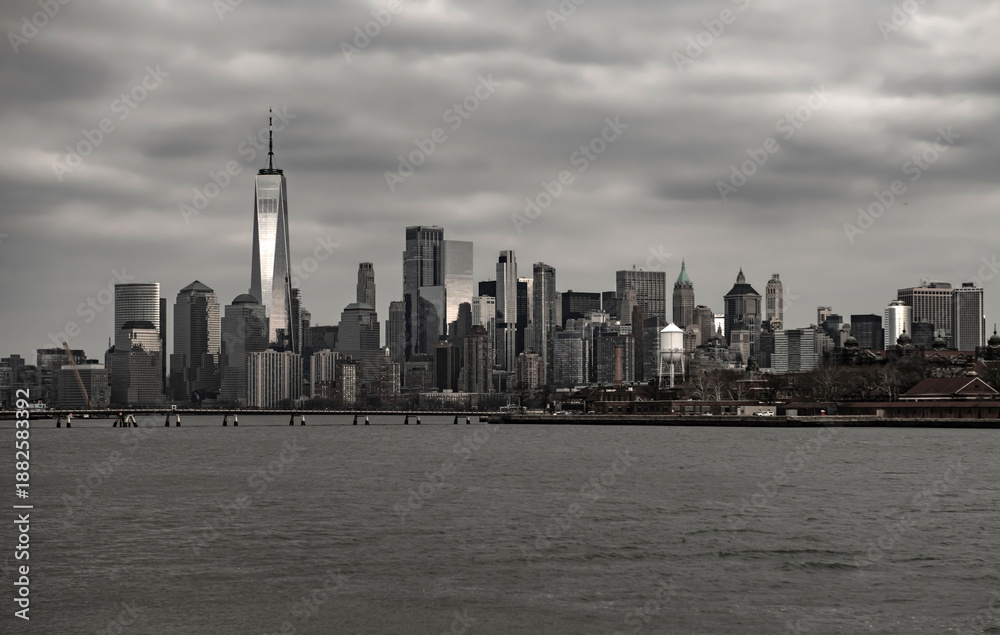 Obraz premium New York city skyline. NYC with Manhattan in blue dusk tones. New York downtown skyline. New York landmark panorama.