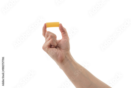 Fotografia Adult man hand hold dry rigatoni pasta isolated on whit background