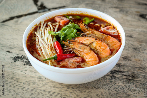 Valokuva Shrimp tom yum dish