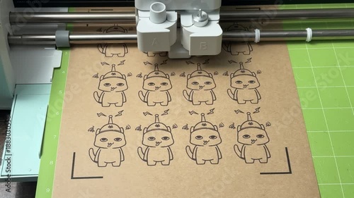 イラストをカットするカッティングマシン