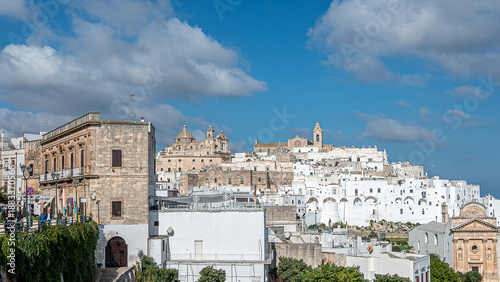 Foto Kulisse der süditalienischen Stadt auf einer Anhöhe -Ostuni -in der Region Apuli