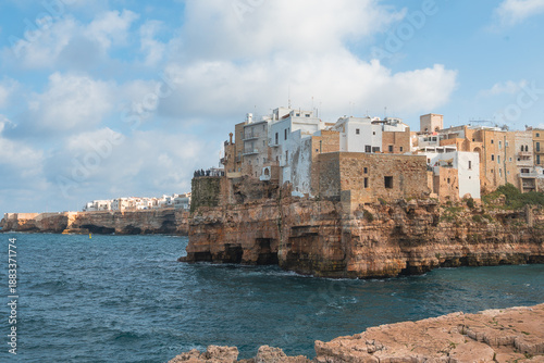 Fotografie Polignano da Mare - Die süditalienische Küstenstadt an der Adriaküste von Apulie