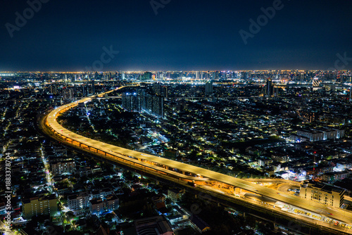 Expressway, Self-driving autonomous electric cars of the future with elements move along a busy traffic intersection. Artificial Intelligence, Car Scan, GPS Tracking, Smart Roads, IoT, highway