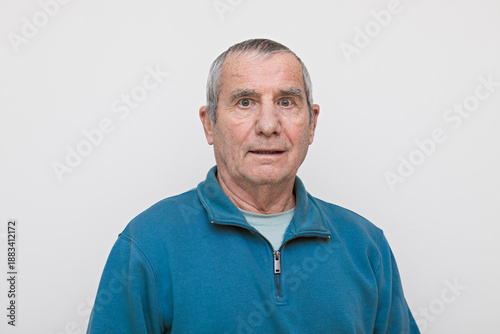 Fényképezés portrait d'un homme de 75 ans