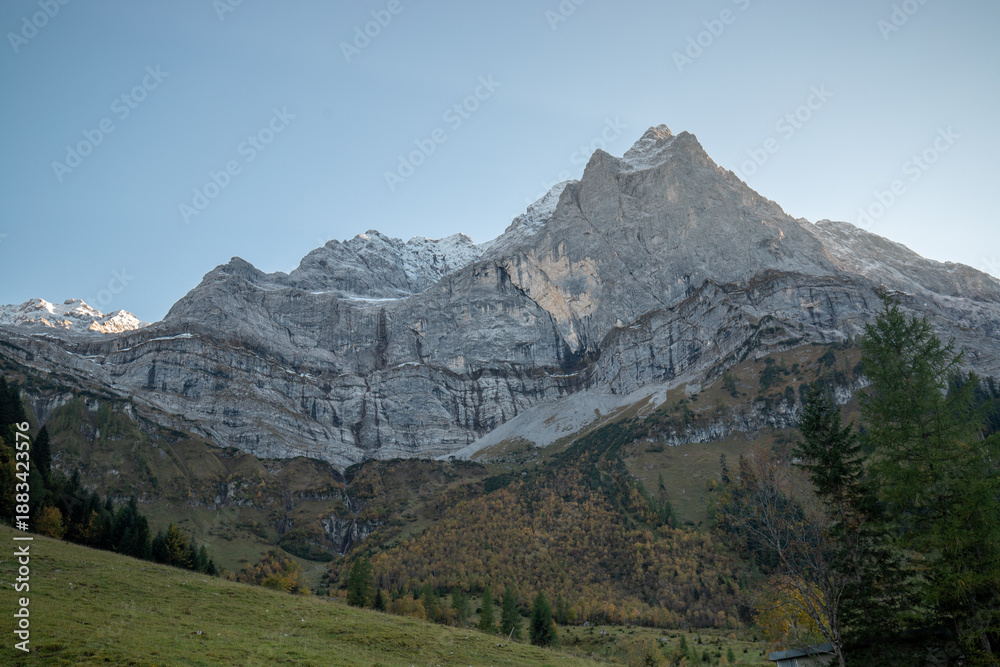 Fototapeta premium Mountain Landscape with Autumnal Forest and Clear Blue Sky, at Großer Ahornboden, Austria