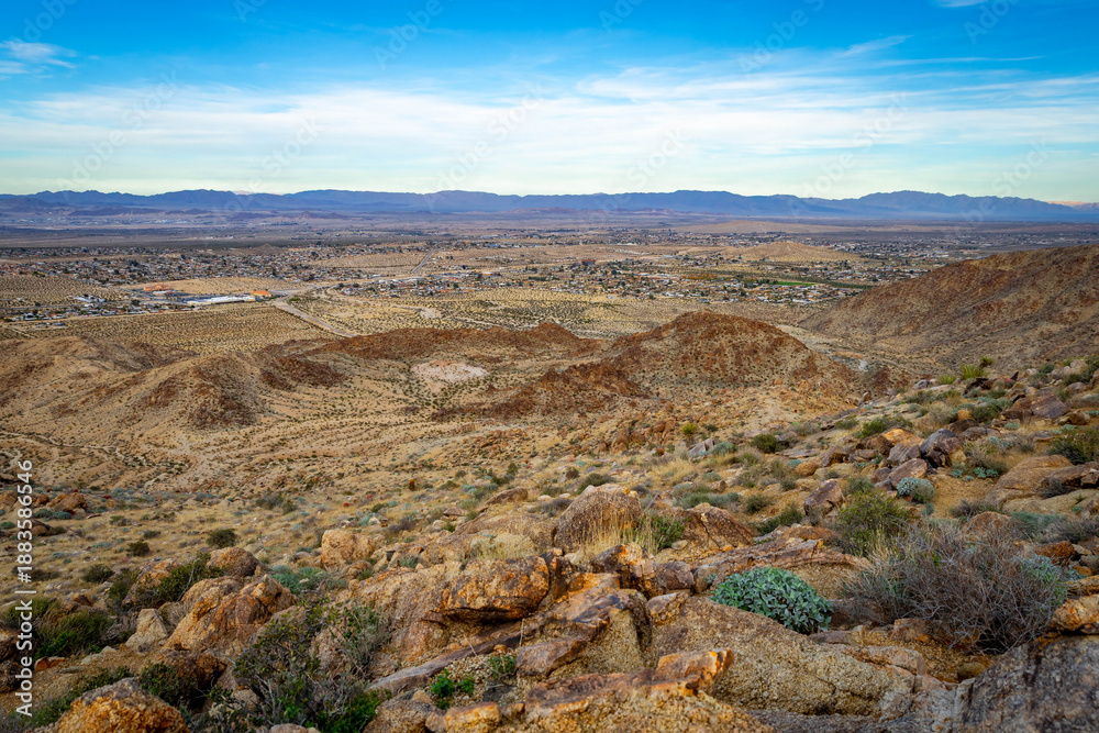Obraz premium Scenic Panoramic Rocky Landscape at Fortynine Palms Oasis Trail