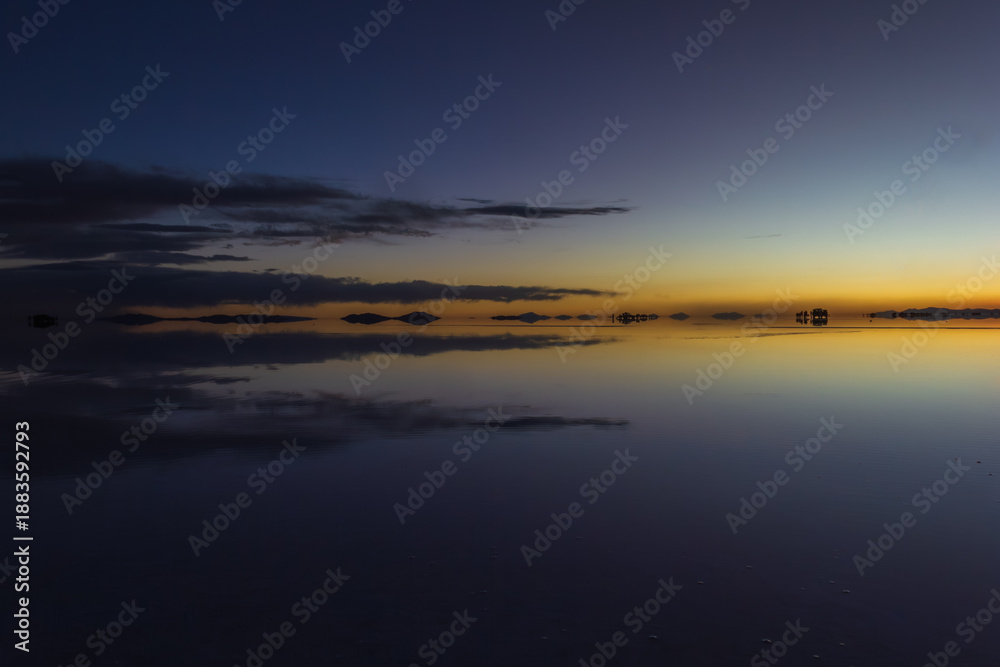Fototapeta premium Sunset at the Salar de Uyuni - Potosi, Bolivia