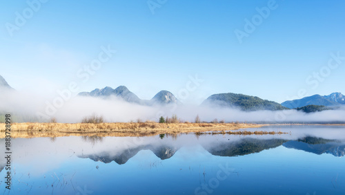Cuadro en lienzo Burke mountain - framed water views in Widgeon marsh regional park, Coquitlam, B