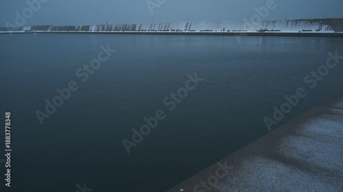 Wallpaper Mural 陰鬱な冬の海 Torontodigital.ca