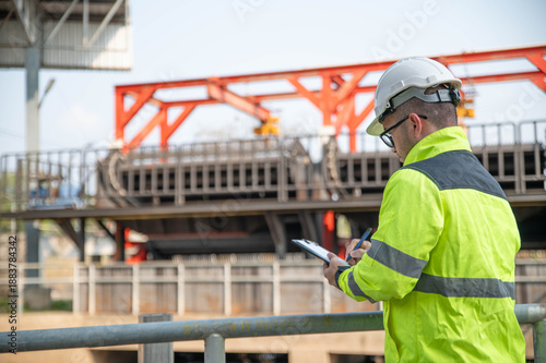 Fotografia A specialist inspector is checking the water diversion system of the wastewater treatment plant